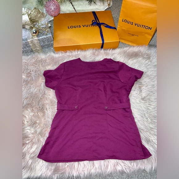 SOLD✨Grey’s Anatomy Barco Burgundy / Maroon / Wine V- Neck Scrub Top, Size M - Picture 4 of 4